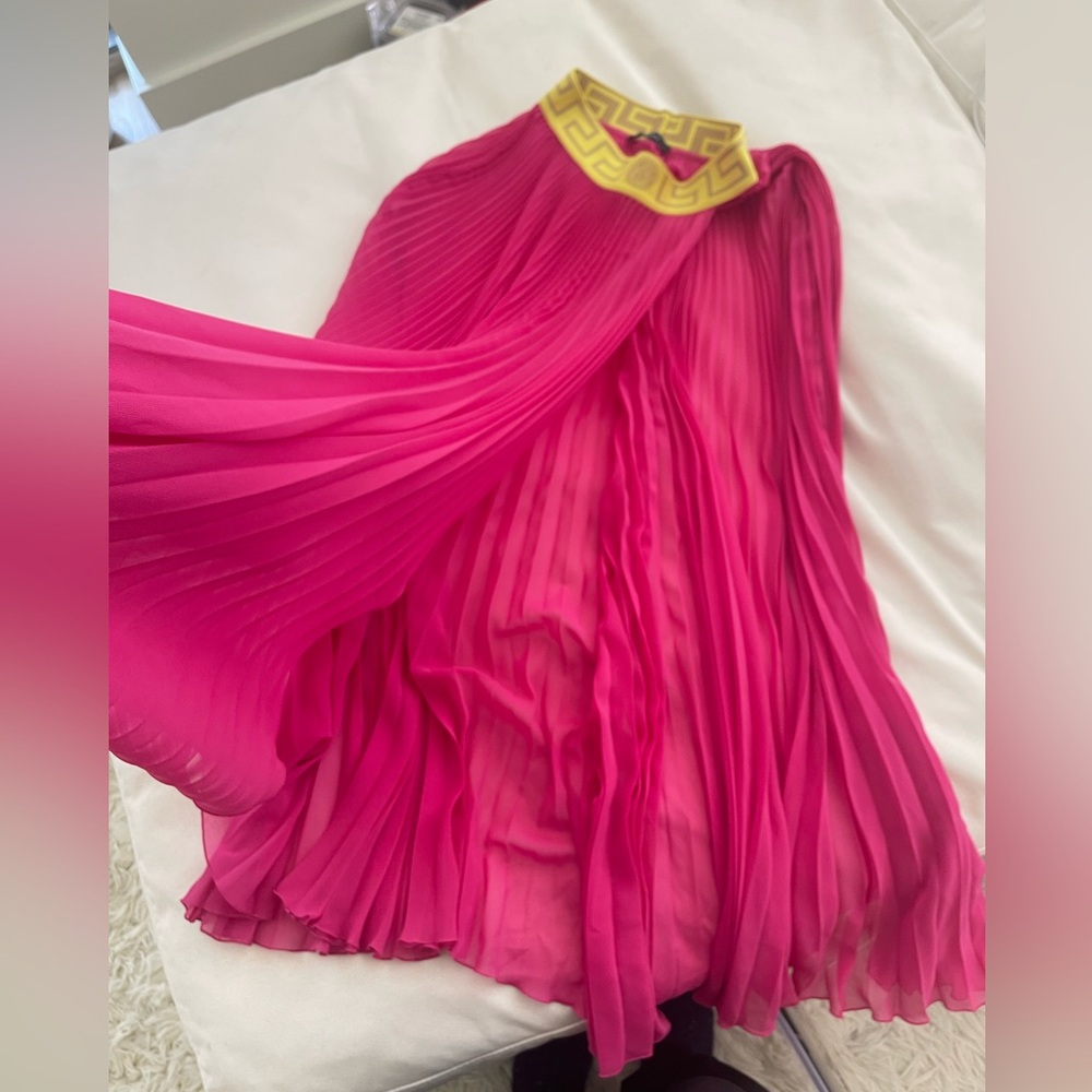 Versace Pleated fuchsia skirt with high side slit. Vibrant,  Stunning.